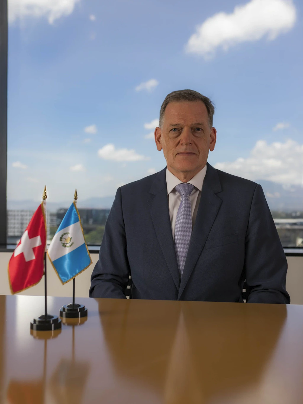 Embajador Roger Denzer